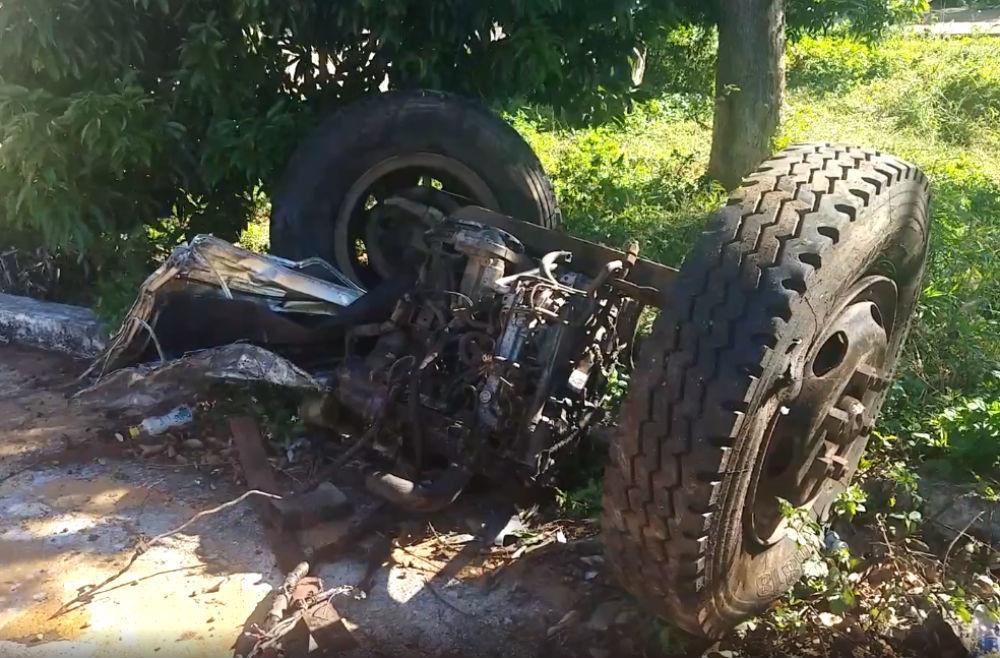 Xe bán tải đấu đầu ô tô tải, 3 người chết ở Gia Lai-4