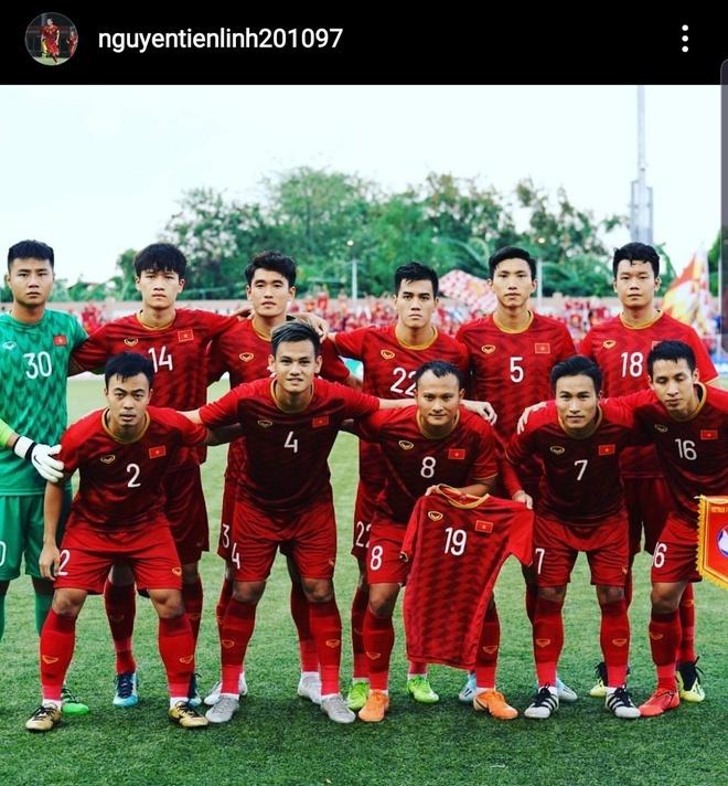 Xuất hiện hình ảnh Quang Hải ngồi ghế dự bị, ôm mặt đau đớn khi nhìn đồng đội bị Thái Lan dẫn bàn-3