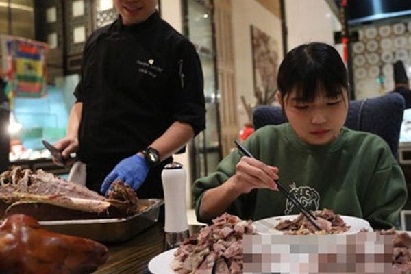 Trải nghiệm ăn phở trộn cơm và kim chi Hàn Quốc-1