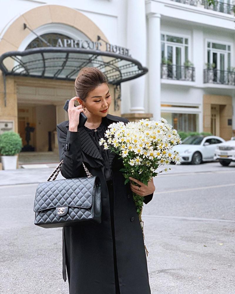 Hương Giang lên đồ giản dị vẫn đẹp bất chấp - Hồ Ngọc Hà mặc áo nude bó sát phô diễn vòng 1 sexy-5