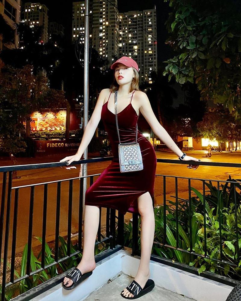 Hương Giang lên đồ giản dị vẫn đẹp bất chấp - Hồ Ngọc Hà mặc áo nude bó sát phô diễn vòng 1 sexy-6