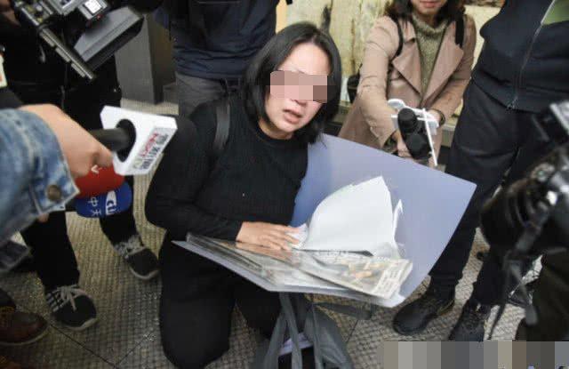 Người hâm mộ ngã quỵ khi viếng Cao Dĩ Tường-7