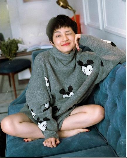 Hương Giang lên đồ giản dị vẫn đẹp bất chấp - Hồ Ngọc Hà mặc áo nude bó sát phô diễn vòng 1 sexy-3