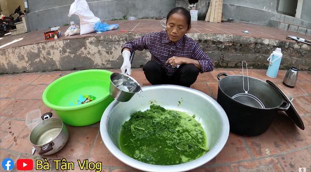 Giữa mùa đông giá lạnh, bà Tân Vlog cho ra là món thạch nhưng lại sử dụng lá dứa theo cách khác người-2