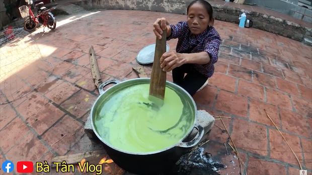 Giữa mùa đông giá lạnh, bà Tân Vlog cho ra là món thạch nhưng lại sử dụng lá dứa theo cách khác người-3