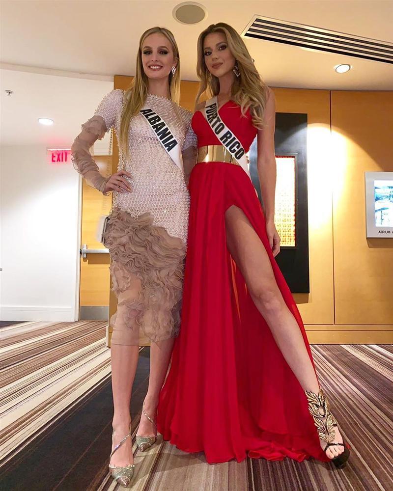 Miss Universe 2019 ngày thứ 8: Hoàng Thùy thay tới 4 bộ đồ mà vẫn có người chịu chơi không kém-7