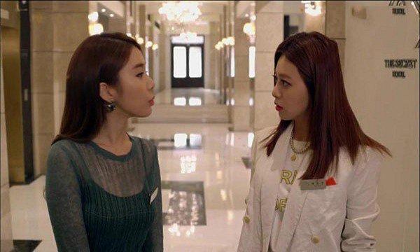 Mặc váy ngắn về nhà người yêu, vừa thấy mẹ anh trải chiếu tôi đã toát mồ hôi-1