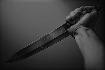 Người đàn ông ngáo đá chặn xe học sinh, vào nhà chém người-1