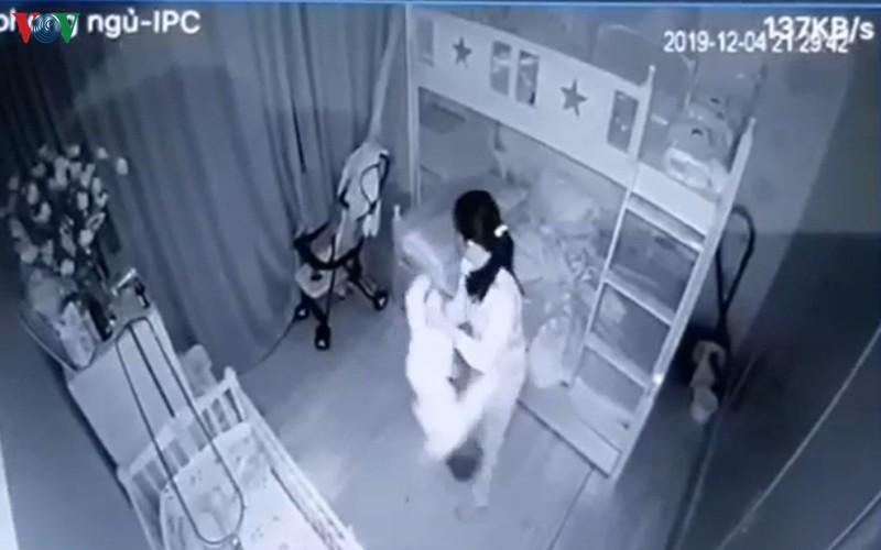 Vụ bé gái khóc đứt hơi vì bị bảo mẫu xách ngược: Công an vào cuộc-1