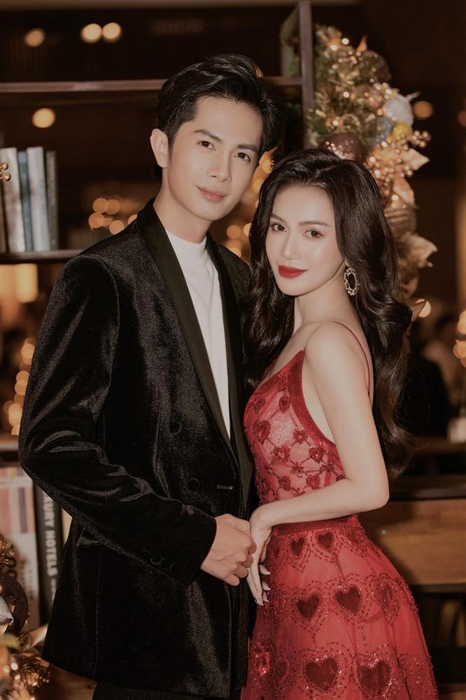 Diện váy dài quét đất, Sĩ Thanh suýt gặp sự cố trên thảm đỏ-1