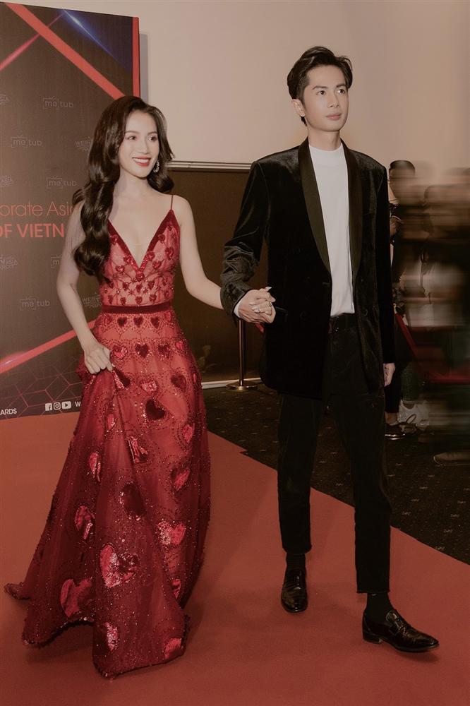 Diện váy dài quét đất, Sĩ Thanh suýt gặp sự cố trên thảm đỏ-2