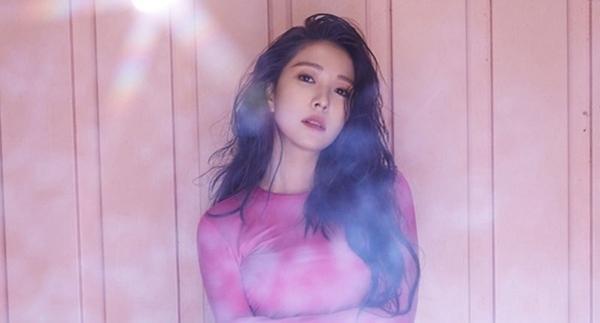 Không thường xuyên phát hành sản phẩm âm nhạc mới nên nhiều người hâm mộ Kpop hiện nay không còn biết tới BoA. Cô là nữ ca sĩ Hàn Quốc đầu tiên 'đánh' vào thị trường âm nhạc 'béo bở' của các nhóm nhạc Kpop sau này - Nhật Bản. Là người tiên phong, không có ai dẫn dường, một mình nữ thần tượng làm việc chăm chỉ, cố gắng và gặt hái được rất nhiều thành công tại Nhật Bản - thị trường âm nhạc khép kín, trước đó chỉ ưa chuộng nghệ sĩ quê nhà.