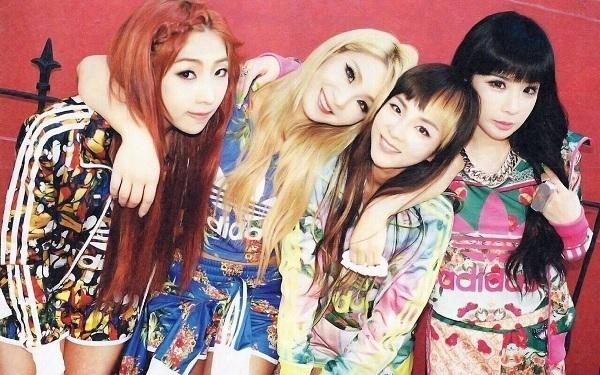 2NE1 là một trong những nhóm nhạc hiếm hoi thành công từ bài hát đầu tiên. Năm 2011, 4 cô nàng nhà YG giành giải thưởng Nhóm nhạc mới xuất sắc nhất thế giới tại MTV Iggy 2011. Chỉ sau 3 năm ra mắt, 2NE1 đã vươn ra thị trường âm nhạc quốc tế một cách mạnh mẽ và tạo nên tiếng vang lớn khi tổ chức thành công tour diễn vòng quanh thế giới và họ cũng là nhóm nhạc nữ đầu tiên thực hiện được điều này trong Kpop.