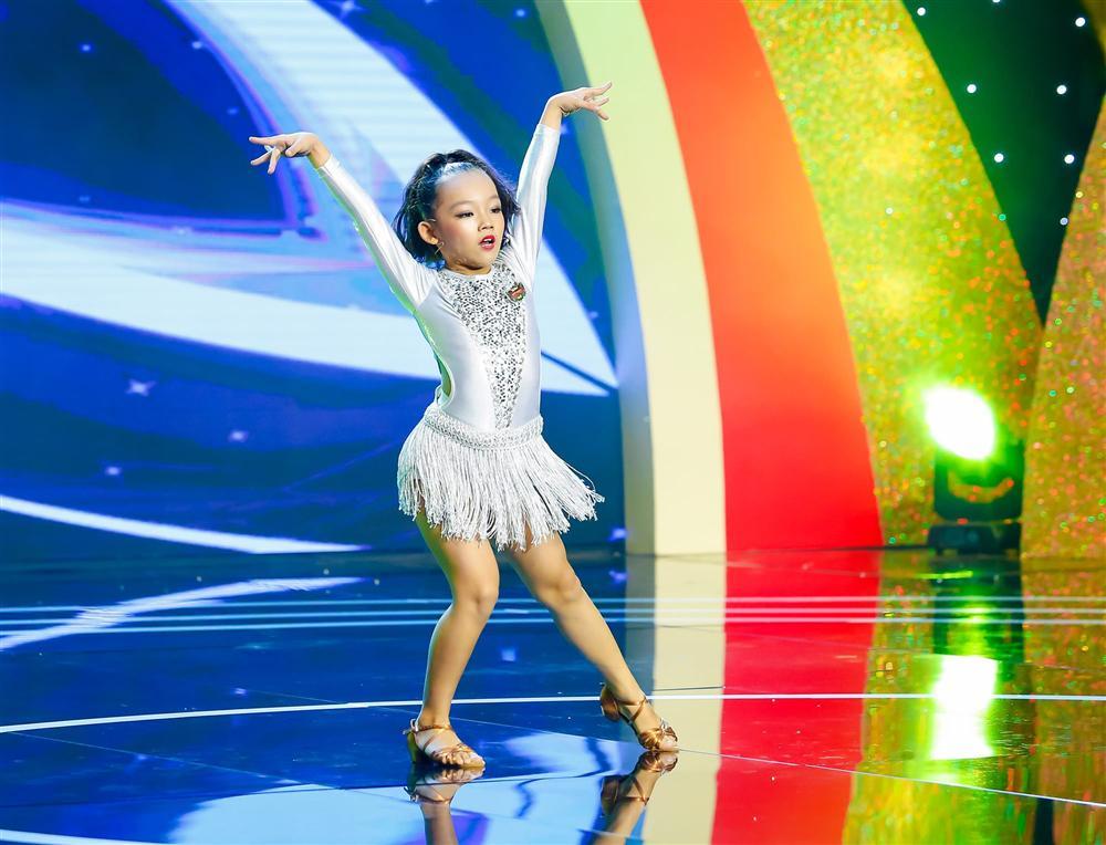 Ốc Thanh Vân bật khóc khi vũ công nhí bị mẹ đánh bầm người ép học vũ đạo-1