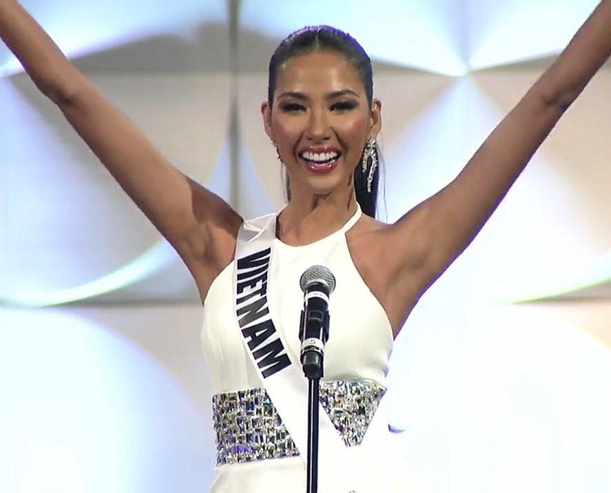 Hoàng Thùy thi bán kết Miss Universe 2019: Chào sân ấn tượng, diễn bikini an toàn, bùng nổ với dạ hội-2