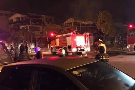 Nóng: Cháy quán lẩu ở Vĩnh Phúc, 4 người mắc kẹt tử vong