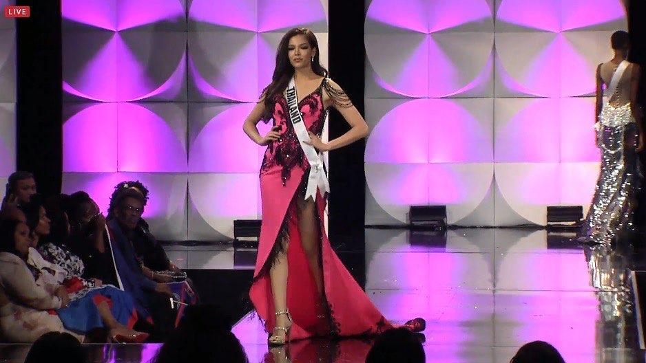 Hoàng Thùy thi bán kết Miss Universe 2019: Chào sân ấn tượng, diễn bikini an toàn, bùng nổ với dạ hội-26