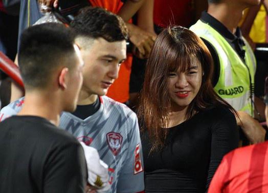 Đặng Văn Lâm đưa bạn gái hotgirl về ra mắt bố mẹ, fans Việt đồng loạt gửi lời chúc mừng-1