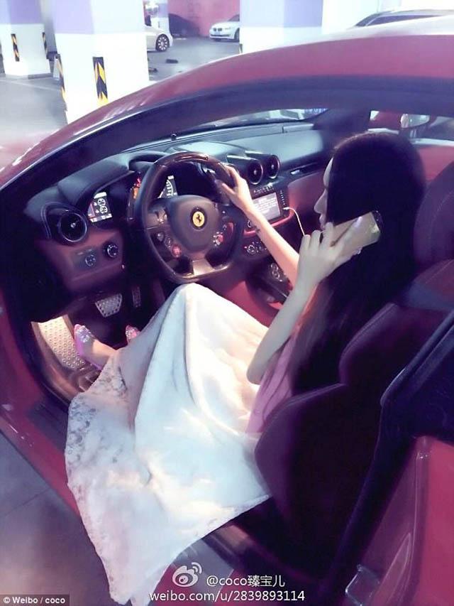Lái một chiếc Ferrari đi siêu thị mua đồ ăn rất phổ biến ở Trung Quốc.
