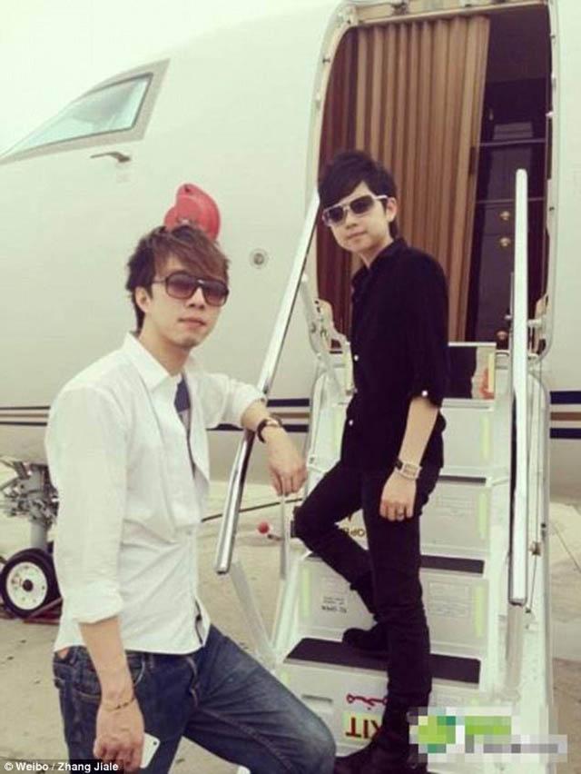 Du lịch bằng máy bay riêng không còn là điều gì quá mới mẻ đối với các "rich kid" này.