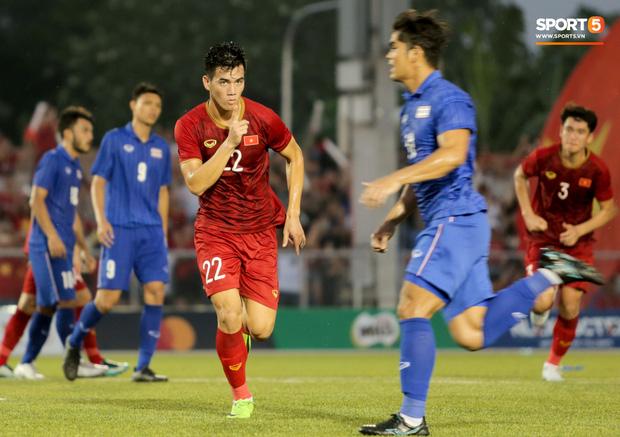 Đức Chinh lập hat-trick, chính thức trở thành vua phá lưới của Sea Games 30-1