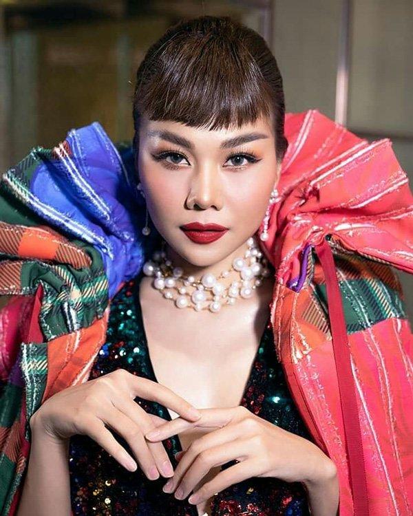 Mải mê chấm thi Hoa hậu Hoàn vũ, Thanh Hằng rụng mất... 2 hàng lông mi-4