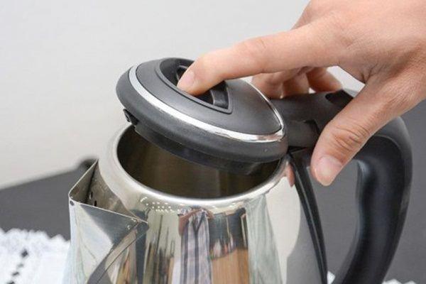 Dùng ấm siêu tốc không biết những điều này có ngày nổ tung như bom-4