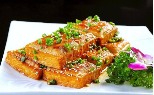 Bị mẹ chồng thử tài, con dâu ra tay rán đậu vàng giòn, không dính chảo nhờ chiêu bí mật-3