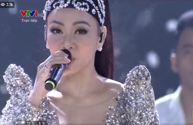 45 thí sinh đồng diễn mở màn cùng ca sĩ Thu Minh-1