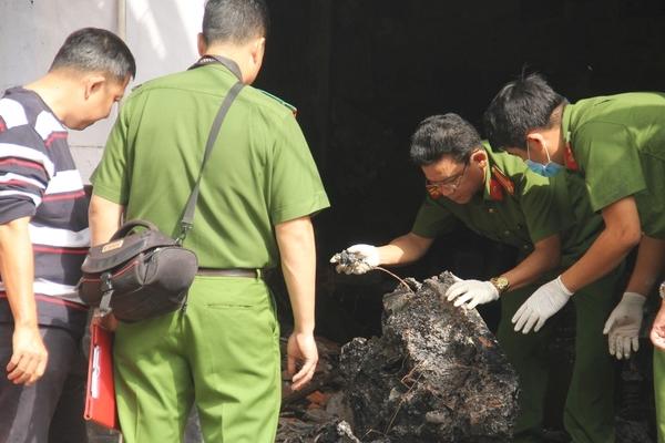 Cháy tầng 12 chung cư Hoàng Anh Goldhouse, nhiều người tháo chạy-4