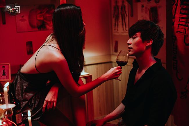 Loạt ảnh nóng bỏng của Tân Hoa hậu Hoàn vũ Việt Nam 2019 khi làm điều dưỡng mê trai-6