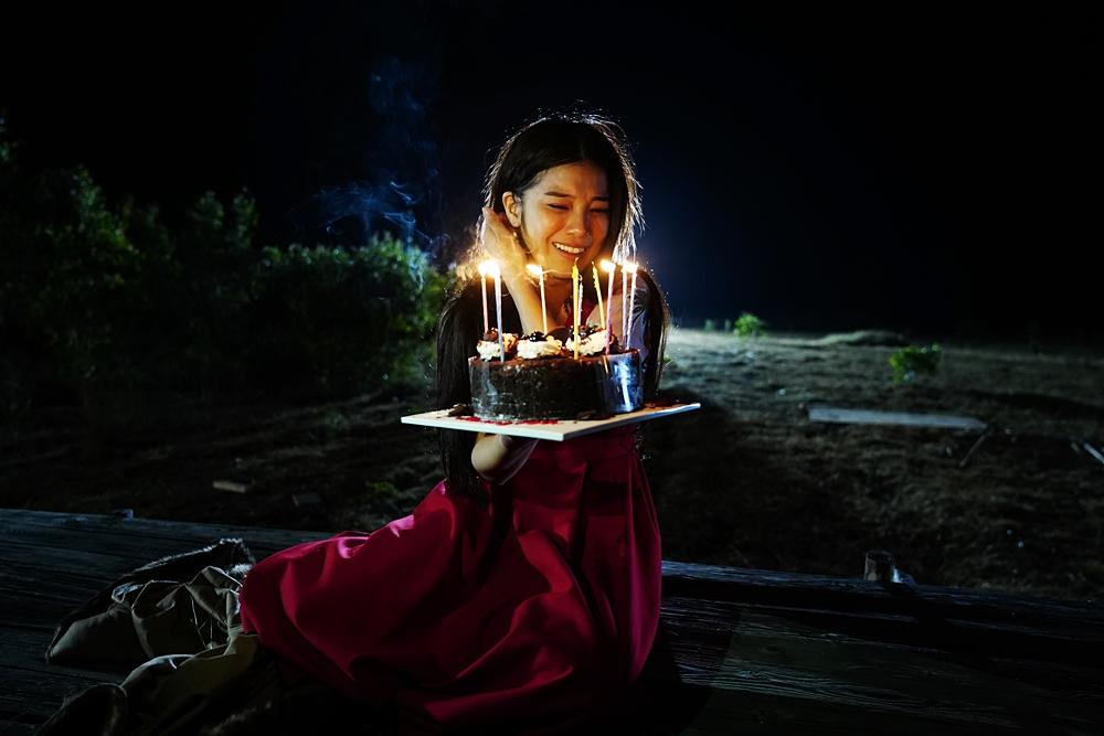 Hoàng Yến Chibi khóc như đứa trẻ khi được tổ chức sinh nhật lúc một giờ sáng-4