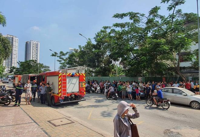 Cháy tầng 12 chung cư Hoàng Anh Goldhouse, nhiều người tháo chạy-2