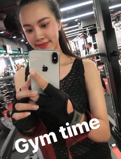 Nhan sắc ít son phấn của top 3 Hoa hậu Hoàn vũ Việt Nam-6