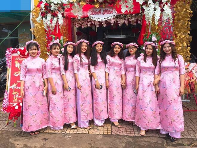 Giận tím người trước những màn lên đồ lôi thôi, kém duyên của dàn bê quả ngày cưới-1