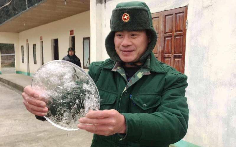 Video: Rét, nước trong chậu ở xã miền núi Nghệ An đóng băng-1