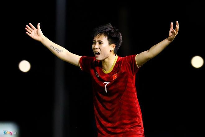 Ngô Thanh Vân và dàn sao cổ vũ bóng đá nữ Việt Nam gặp Thái Lan-2