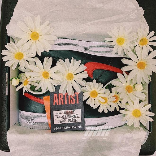 Đôi giày hoa cúc của G-Dragon hiện có giá lên tới 500 triệu đồng?-5