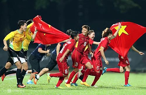 Dàn sao Việt tưng bừng ăn mừng chức vô địch SEA Games của tuyển bóng đá nữ Việt Nam-2