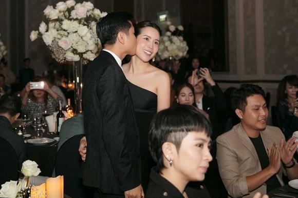 Khoe hoa chồng tặng, Lưu Hương Giang vô tình hé lộ không gian căn hộ mới-5