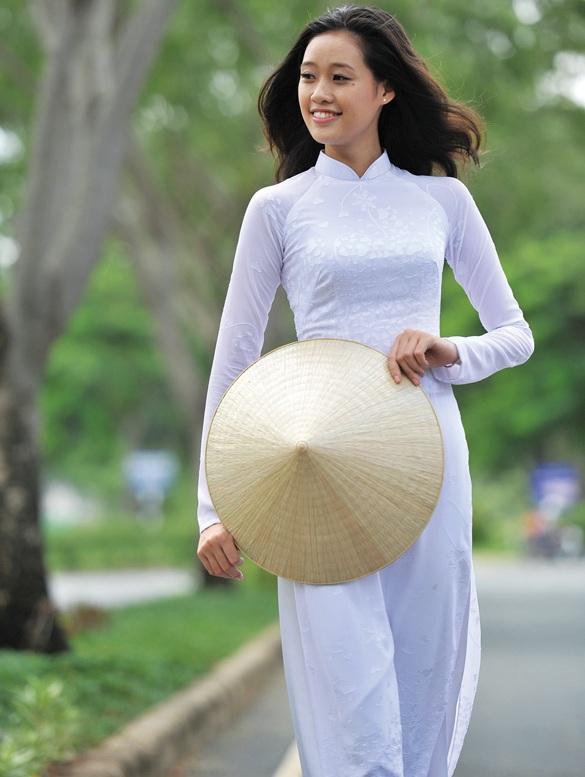 Thắng giải áo dài tại liên tiếp 3 cuộc thi nhan sắc, hoa hậu Khánh Vân diện Quốc phục Việt đẹp tới cỡ nào?-4