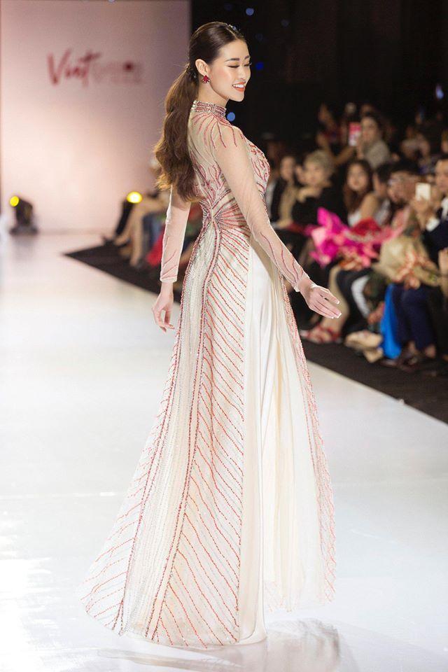 Thắng giải áo dài tại liên tiếp 3 cuộc thi nhan sắc, hoa hậu Khánh Vân diện Quốc phục Việt đẹp tới cỡ nào?-11
