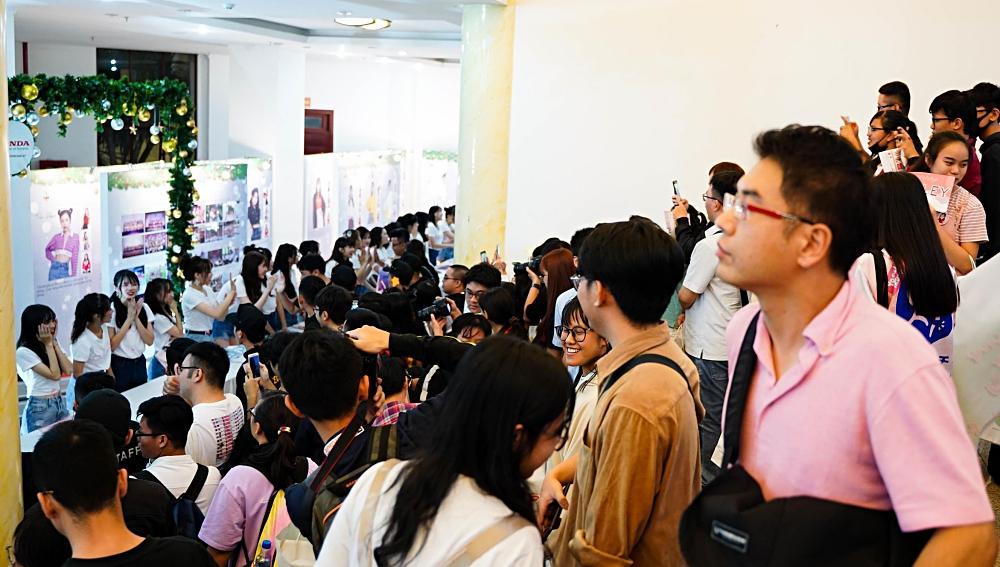 Fan nhóm nhạc SGO48 Việt Nam: Bao cả tầng lầu để được đập tay thần tượng, cuồng không kém fan Kpop-6