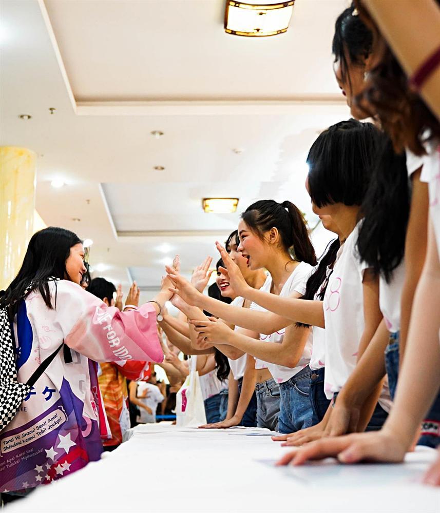 Fan nhóm nhạc SGO48 Việt Nam: Bao cả tầng lầu để được đập tay thần tượng, cuồng không kém fan Kpop-7