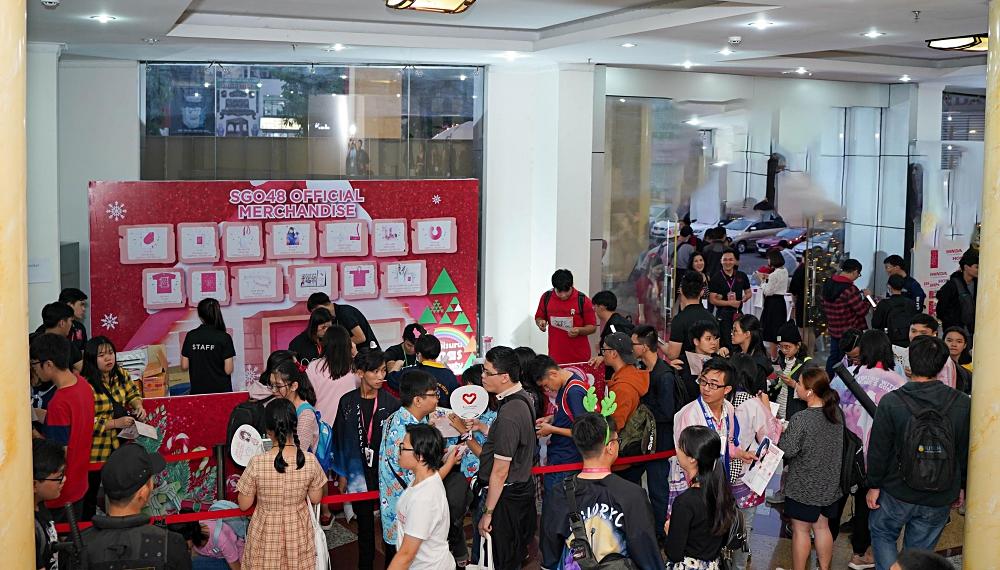 Fan nhóm nhạc SGO48 Việt Nam: Bao cả tầng lầu để được đập tay thần tượng, cuồng không kém fan Kpop-10