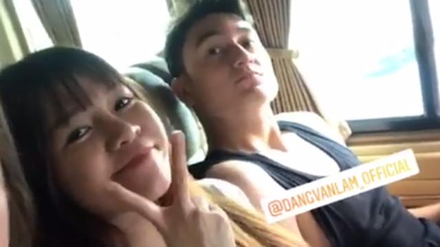 Không phải đoán nữa, hé lộ ảnh Văn Lâm đưa bạn gái về ra mắt, đại gia đình cùng trang trí đón Noel-1