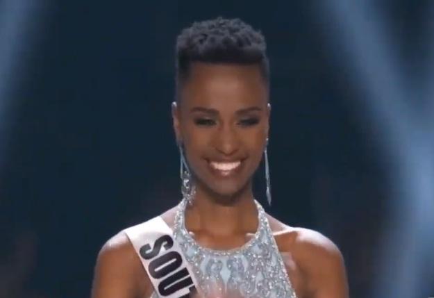 Công bố top 10, Hoàng Thùy không có tên-6