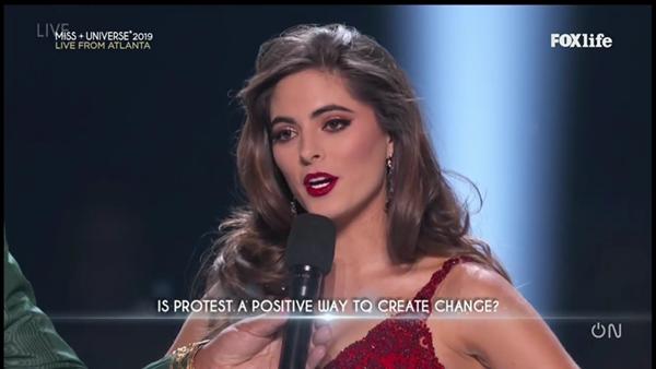 Công bố top 5 người đẹp thi ứng xử-5