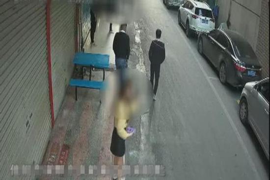 Bị ập vào nhà đánh ghen, thanh niên mới biết trong thời gian cãi vã, người yêu đã bỏ đi lấy chồng