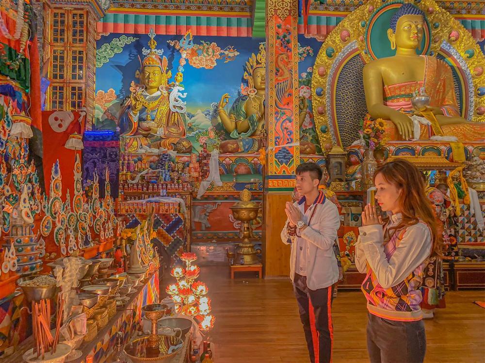 Sang tận Ấn Độ chụp ảnh cưới nhưng đôi guốc ngoại cỡ của vợ hai Minh Nhựa mới giật mọi spotlight-8